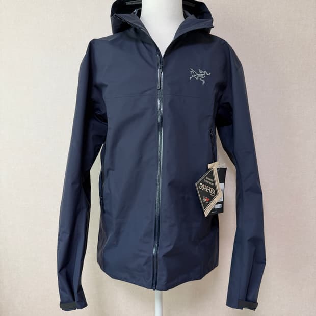 아크테릭스 베타 자켓 블랙 사파이어