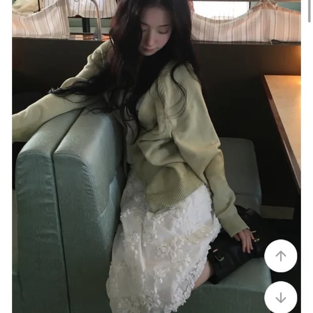 데이빈 르온 코사지 플라워 프릴 밴딩 미디 스커트 화이트