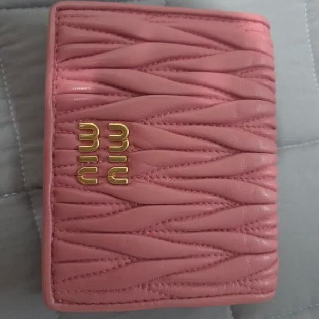 미우미우 마테라쎄 지갑 핑크