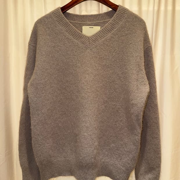 포터리 모 브이넥 니트