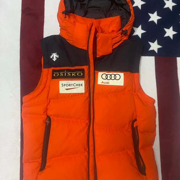 데상트 아우디 스키팀 패딩조끼