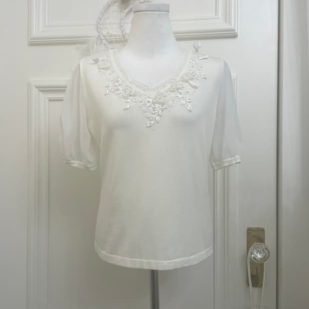 white satin flower point summer knit top