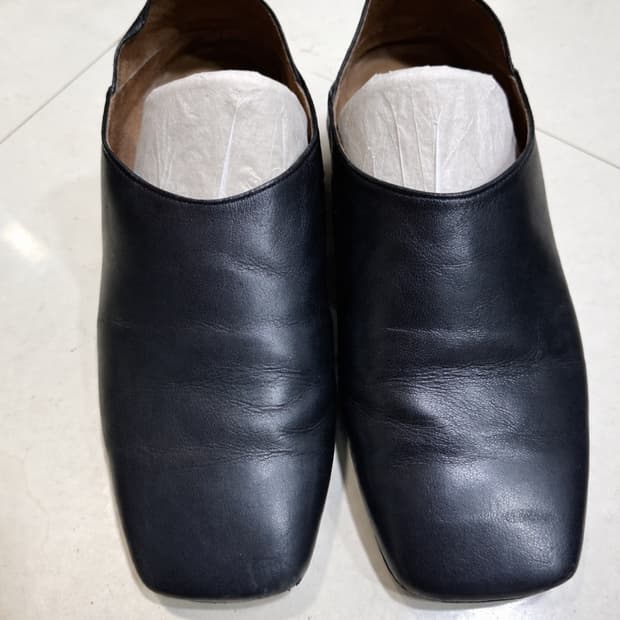 Minimal leather loafers