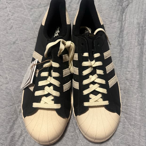 아디다스 슈퍼스타82 검흰 GY3428 300사이즈