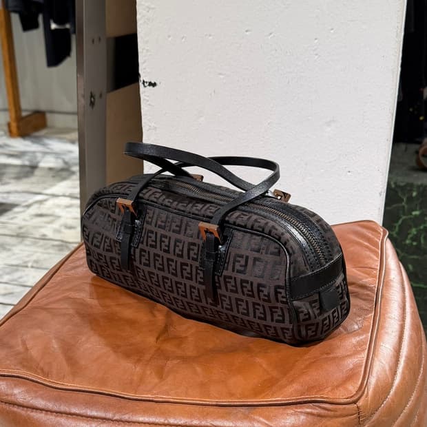 펜디 브라운 주카 모노그램 캔버스 이스트 웨스트백