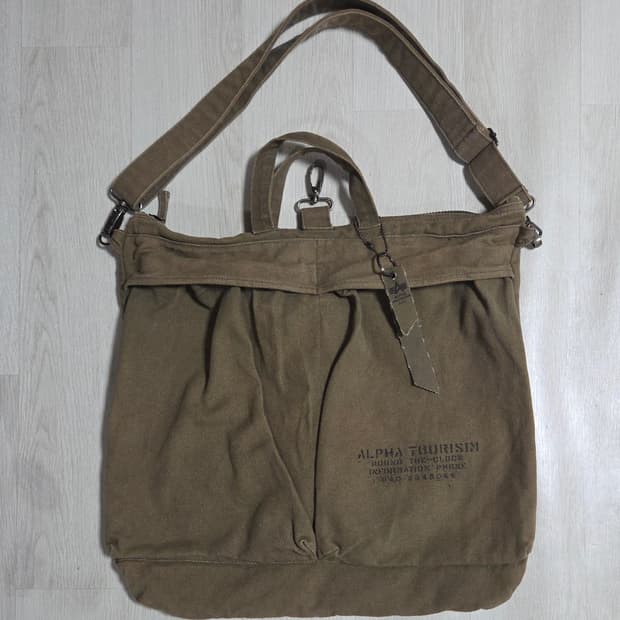 (착샷) 알파인더스트리 헬멧백 워크웨어 숄더백