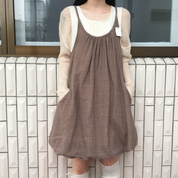 Layered point sleeveless