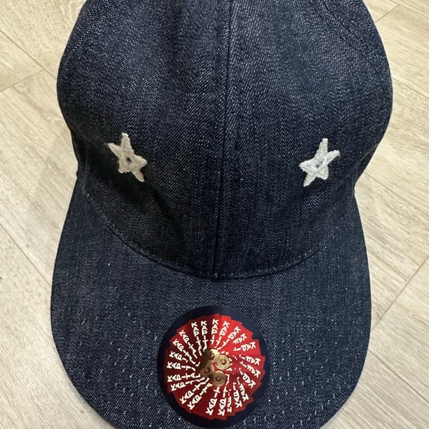 캐피탈 스타 자수 캡