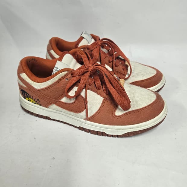 나이키 덩크 로우 SE썬 클럽 번트선라이즈235mm