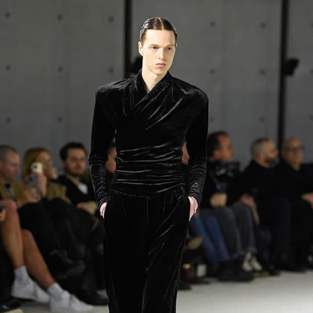 생로랑 23aw 벨벳 탑