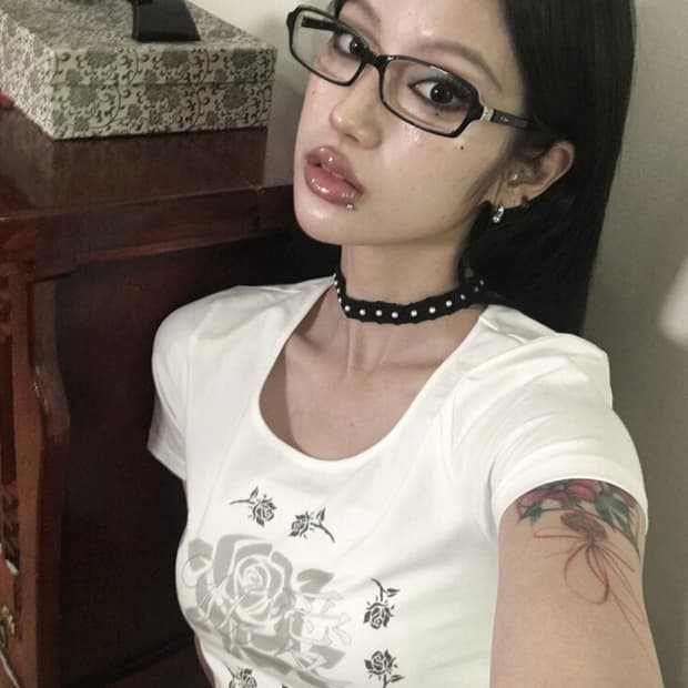 Sheismiae Me애 T