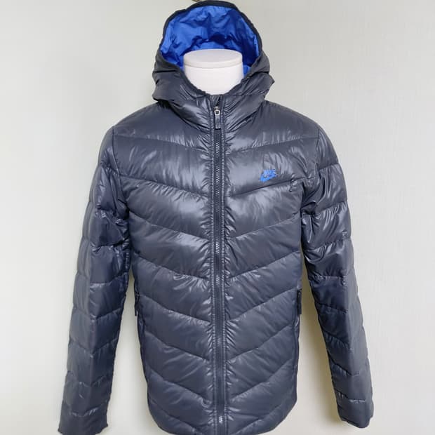 나이키 케스케이드 700필 구스다운 패딩(L)

