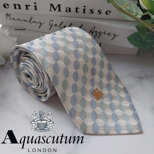 아쿠아스큐텀 아이보리&블루 기하학 넥타이 9.4cm A+등급 K1072
