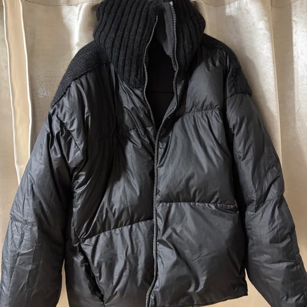 트랜짓 리버시블 니트 덕다운 패딩