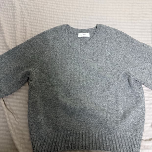 던스트 브이넥니트 M