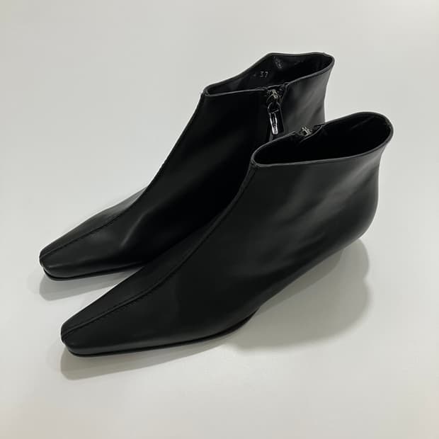 [새상품] Fendi 펜디 이태리 레더 앵클 부츠 블랙