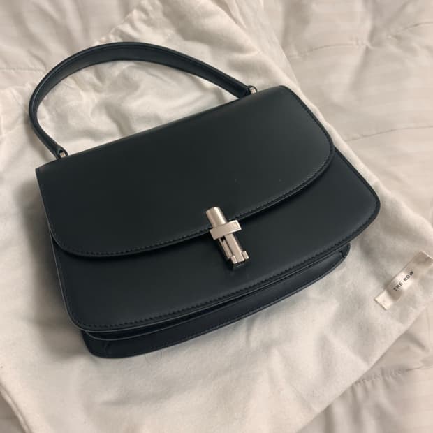 더로우 소피아백 8.75사이즈 팝니다