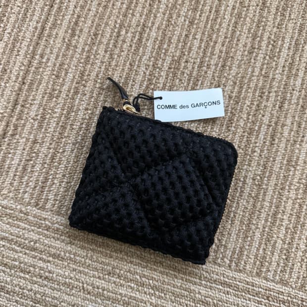 꼼데가르송 토터스 하프지갑 