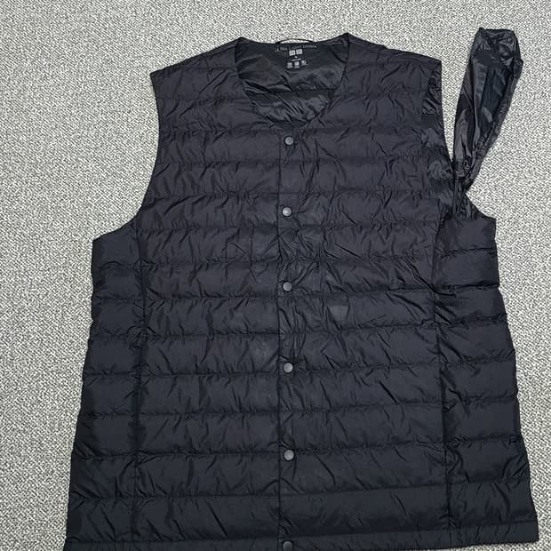 유니클로 울트라 라이트다운 경량조끼 패딩조끼 베스트 블랙 남성 XL