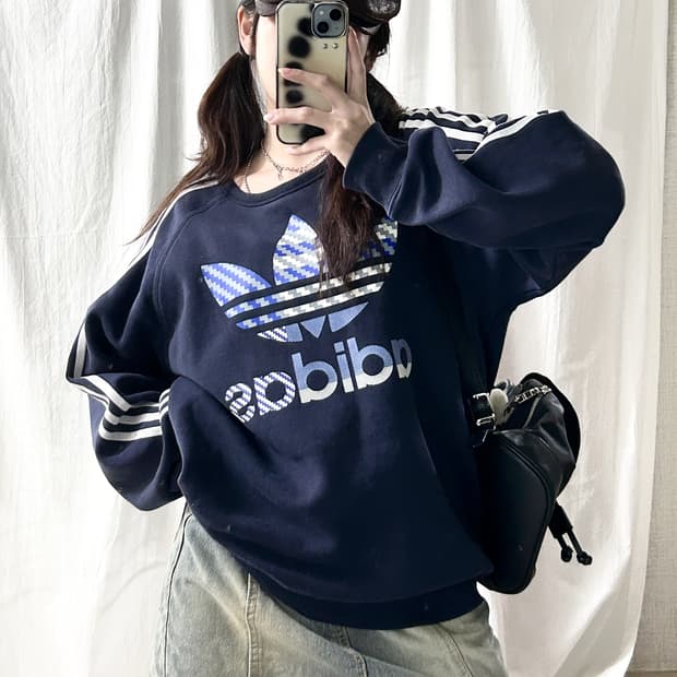 아디다스 빅로고 삼선 맨투맨