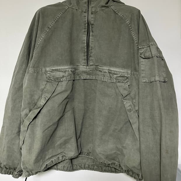 RARE 브랜드의 카키색 아노락 바람막이