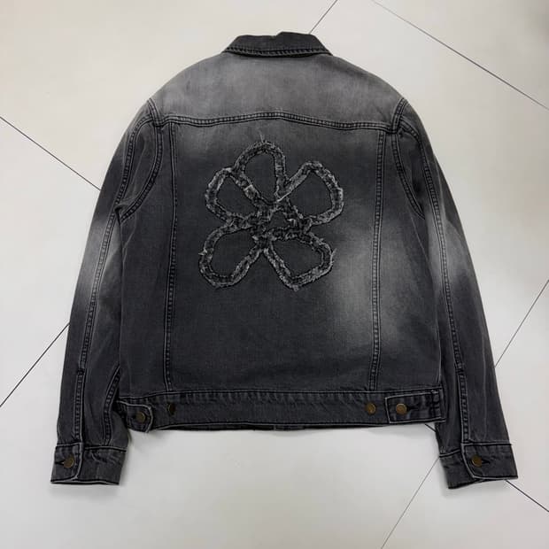 Unalloyed 어널로이드 플라워 워크 데님 트러커 자켓 그레이