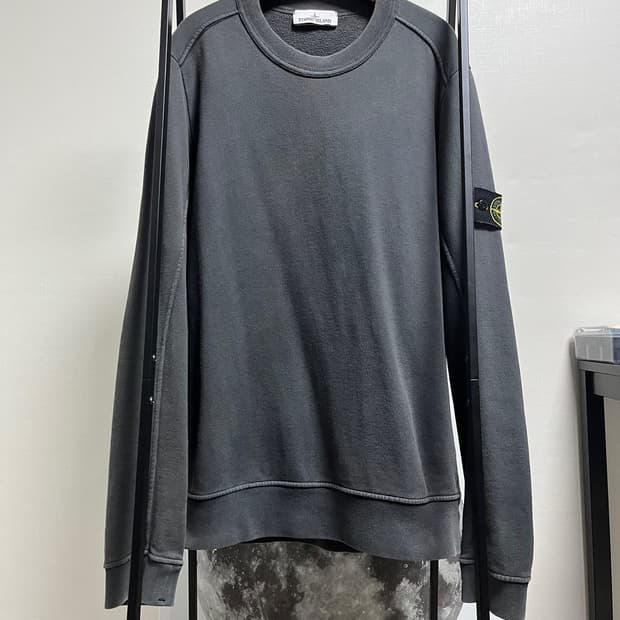 정품 L) 스톤아일랜드 챠콜 맨투맨 100