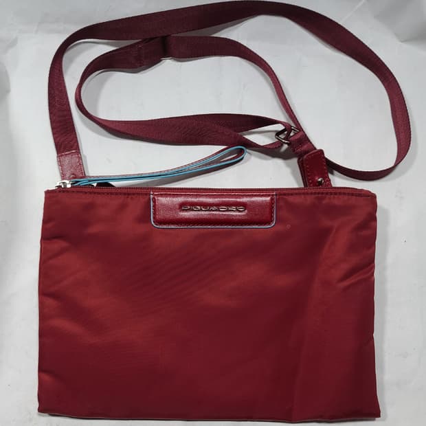 피콰드로(piquadro) 크로스백