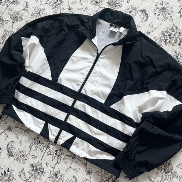 아디다스 신형 트레포일 바람막이