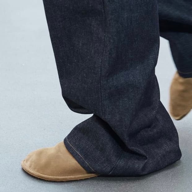 (40) Loewe 24ss folio slip on 