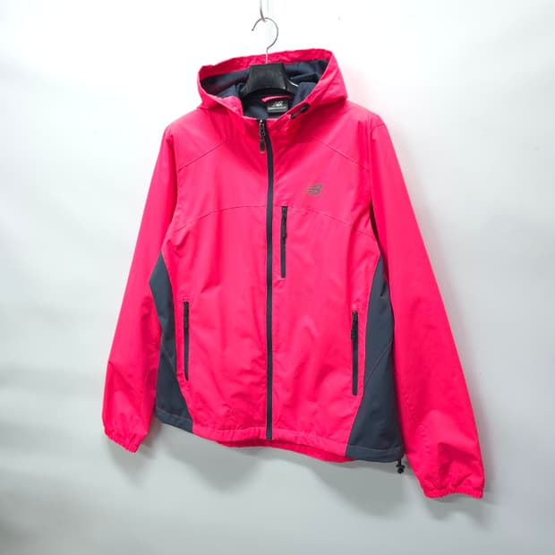 ​뉴발란스 여성 화사한 배색 바람막이 자켓 (66~77)