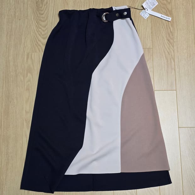 Radiate 라디에이트 미디 치마 새상품