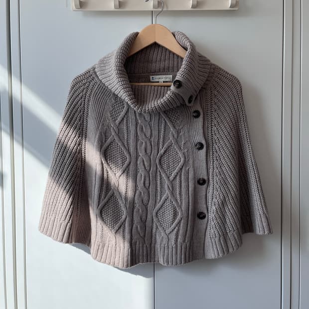 Kumikyoku 단추 케이프 니트 사와코 