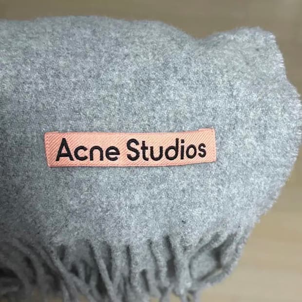 아크네 멜란지 그레이 머플러