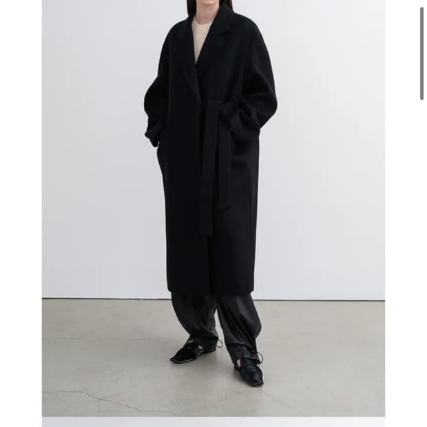 인사일런스 우먼 코트