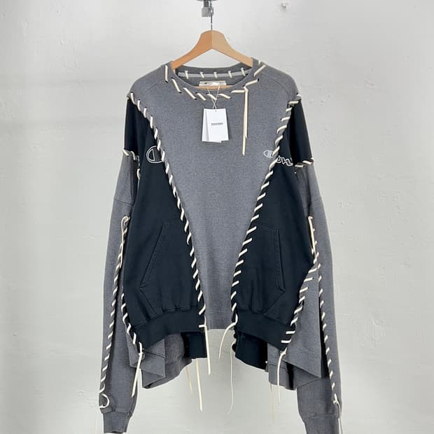 디스커버드 콘트라스트 챔피온 리메이크 오버 스웨트 셔츠