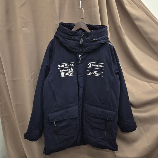 데상트 대장급 스페셜라인 스위스스키 아우디 다운패딩 110