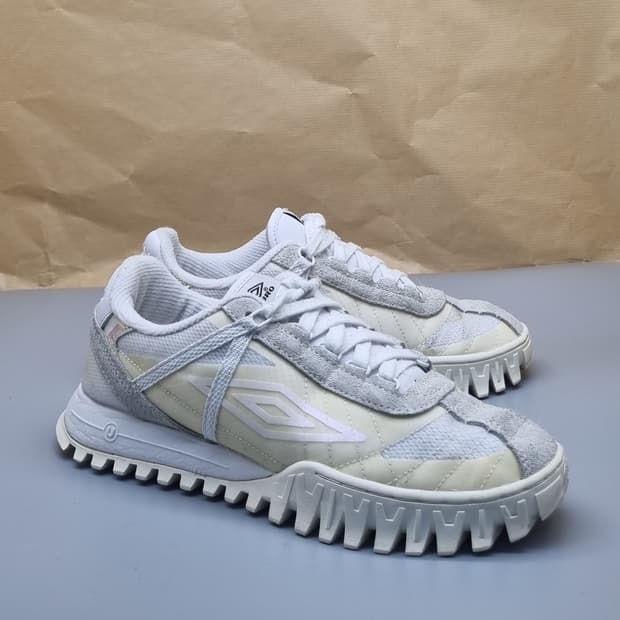 엄브로 헤로파 운동화245 