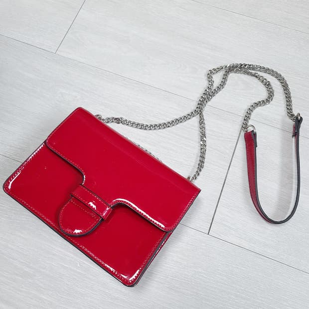 새상품) 미국브랜드🇺🇲 에나멜 체인백 레드