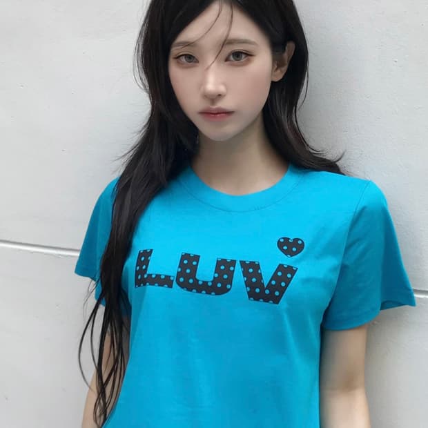 러브이즈트루 반팔티