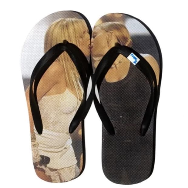 Praying kiss sandals 구해요!