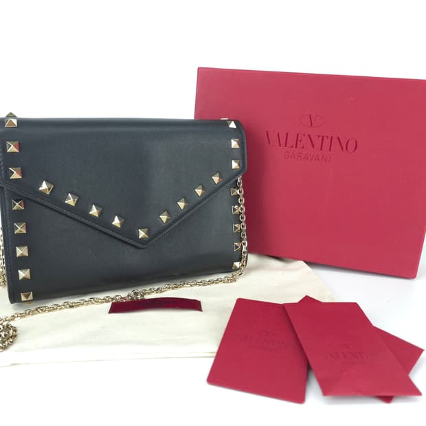 발렌티노 락스터드 엔벨롭 체인 숄더백 크로스백 블랙
