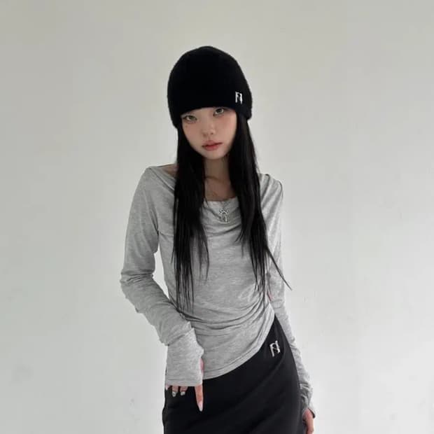 뉴얼린 미야오 드레이핑 셔링 보트넥 탑 그레이