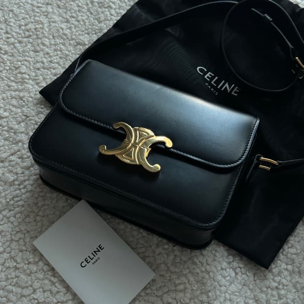 새상품급 셀린느 틴 트리옹프 백 