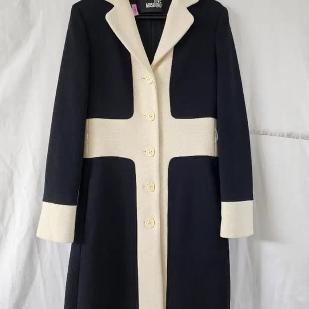 모스키노 블랙 앤 화이트 코트 85