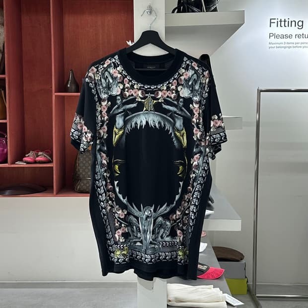 지방시 블랙 14ss 샤크 플라워 머메이드 티셔츠