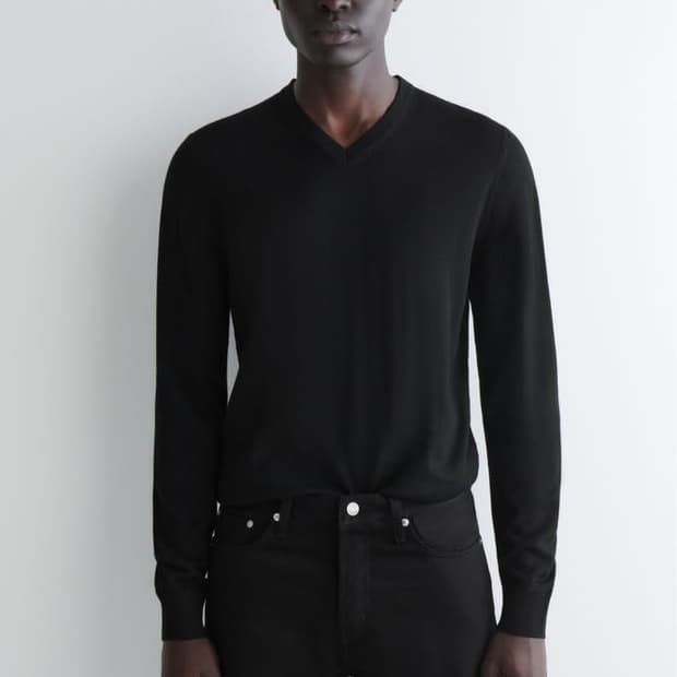 [M] COS 슬림 메리노 울 브이넥 스웨터 블랙