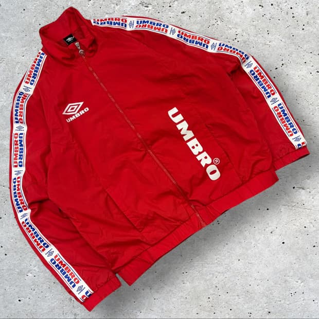 [105] 엄브로 레드 트랙 바람막이 자켓 C38