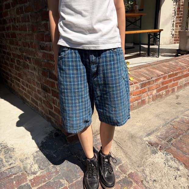32) Levi’s 인디고 체크 와이드 데님 쇼츠