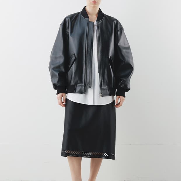 문달 Scallop Skirt in Black 